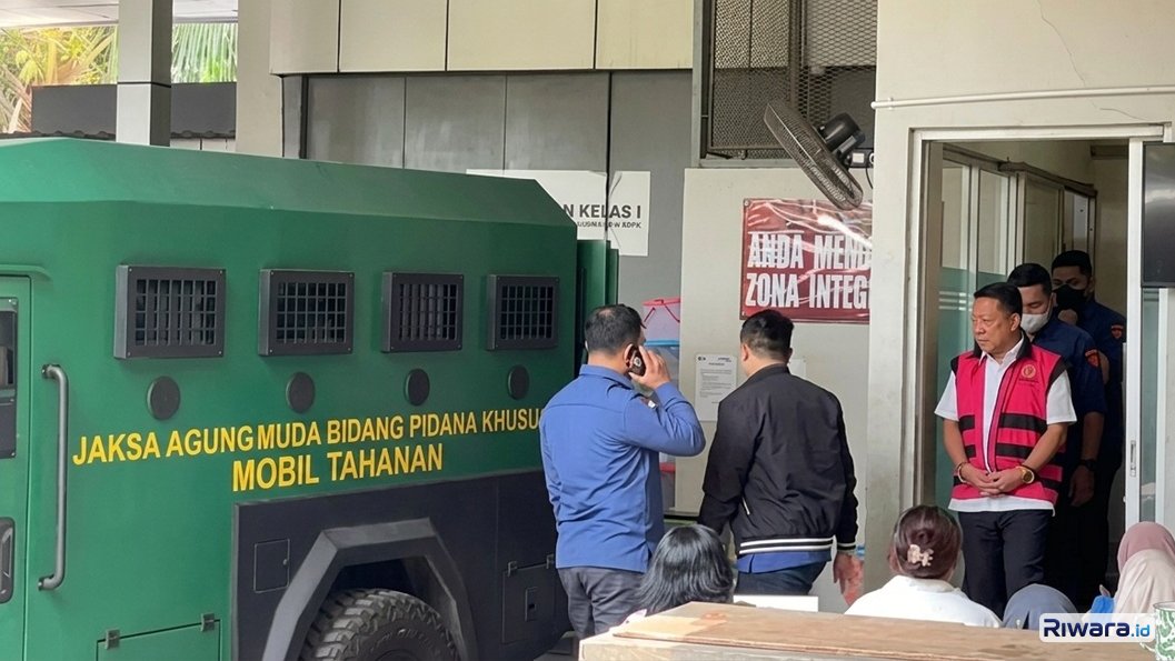 Eks Jampidsus Febrie Adriansyah dijemput Tim Kejaksaan Agung di Rutan KPK